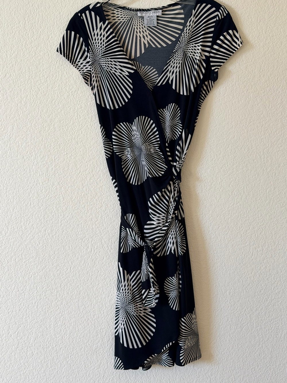 MAGGY LONDON Black & White Wrap Dress with Graphic Print (Size 10)